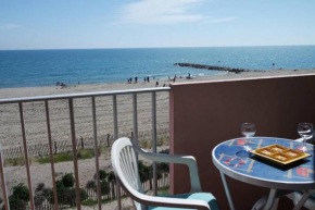 Front de mer pour ce charmant T2 - Vue Splendide - 4OND34